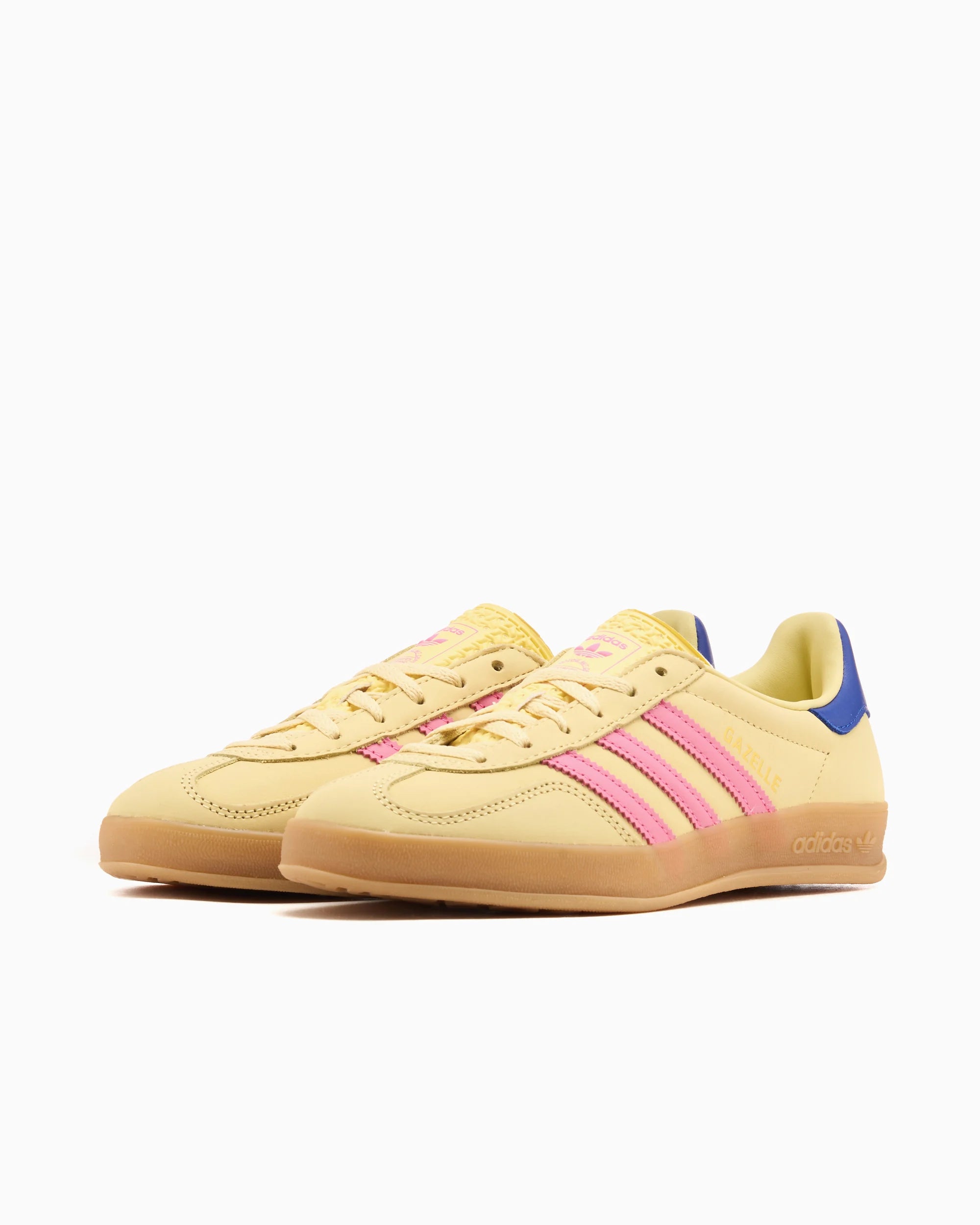 adidas Originals Gazelle Indoor para mujer, color amarillo polvo/rosa lúcido/azul royal