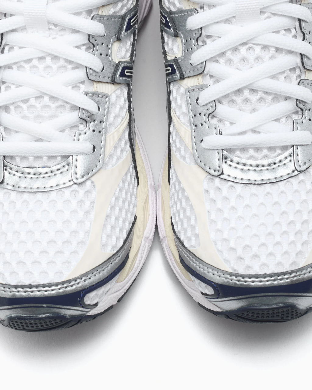 ASICS Gel-Cumulus™ 16 White Midnight