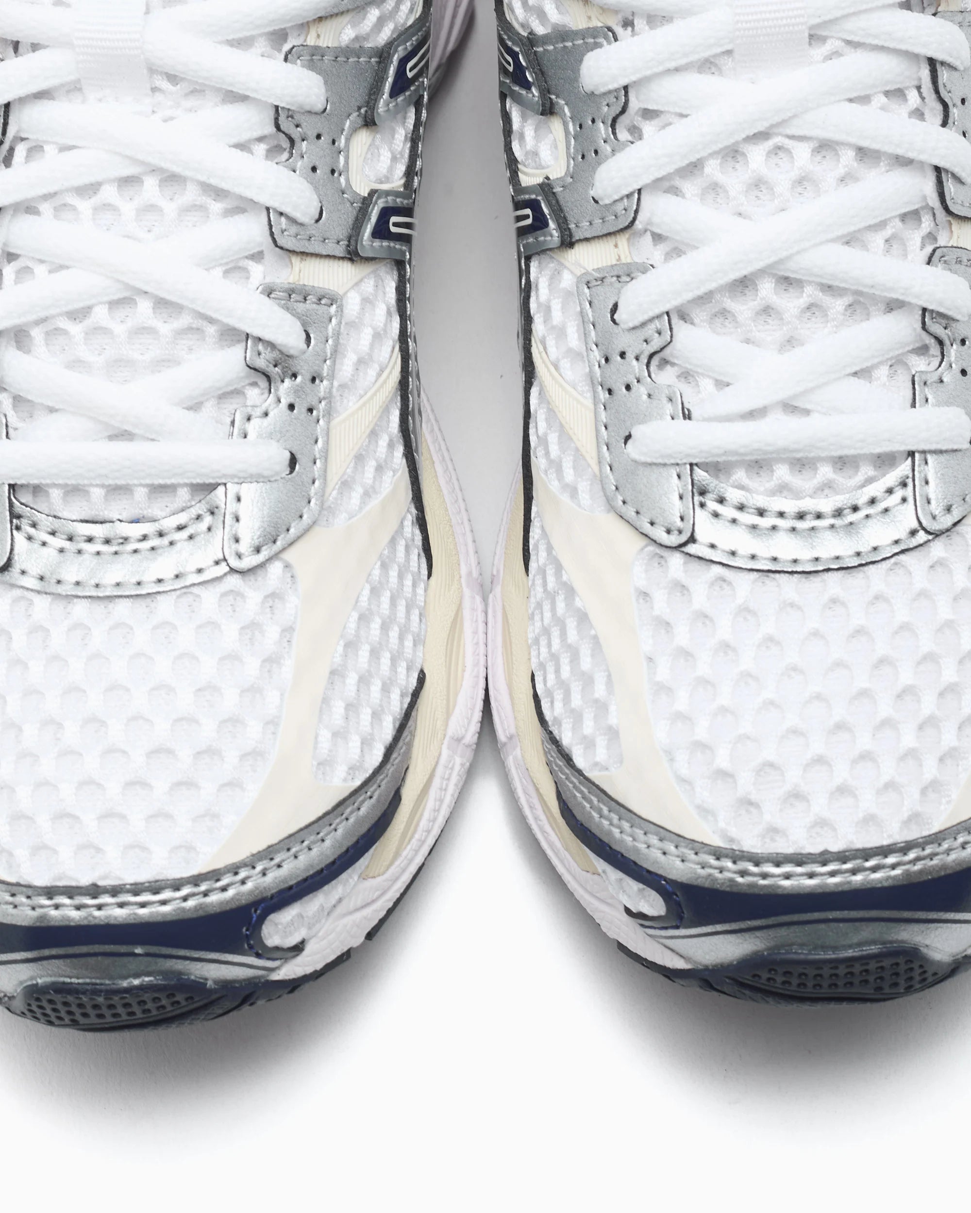 ASICS Gel-Cumulus™ 16 White Midnight