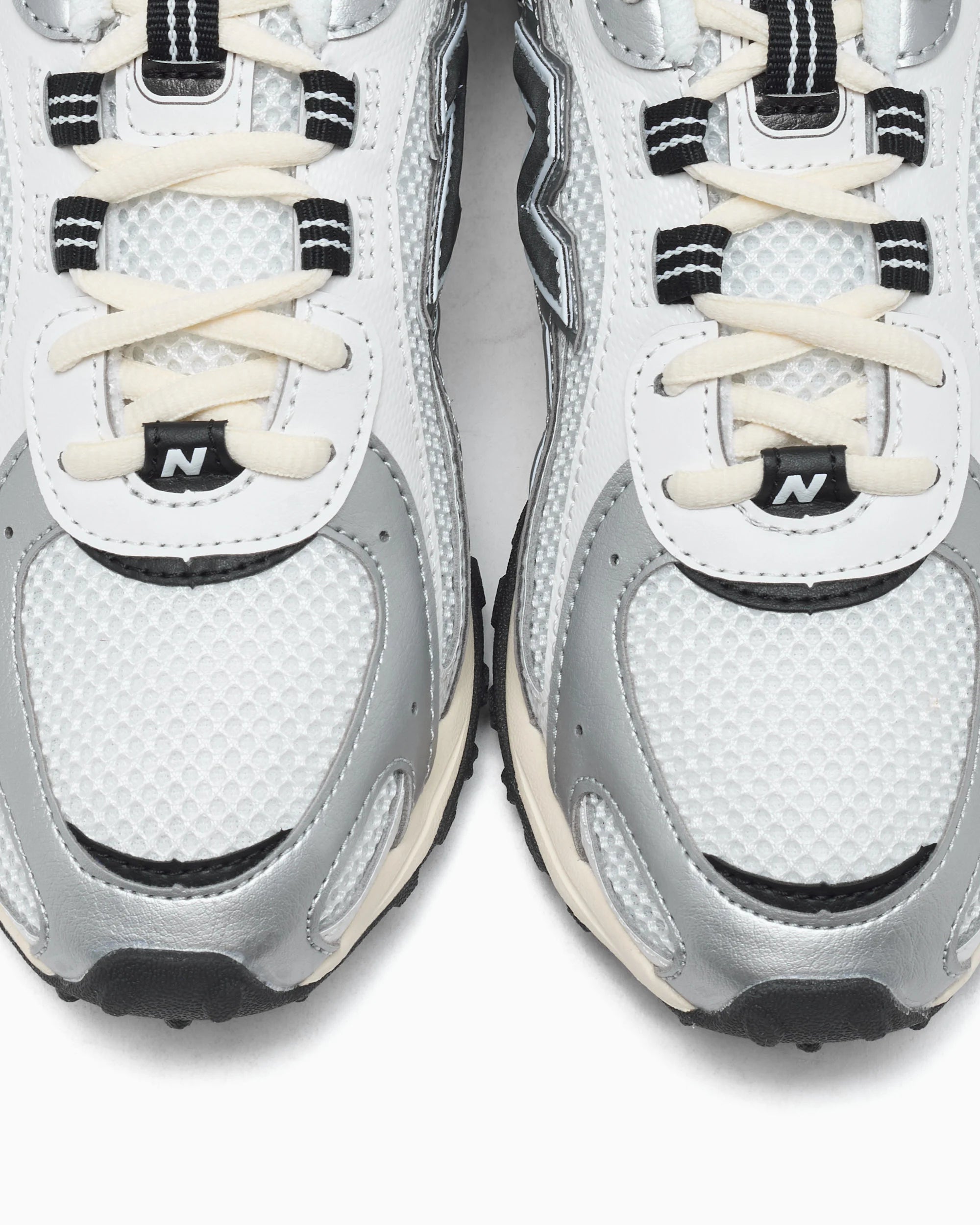 New Balance 204L Argento Metallizzato Nero