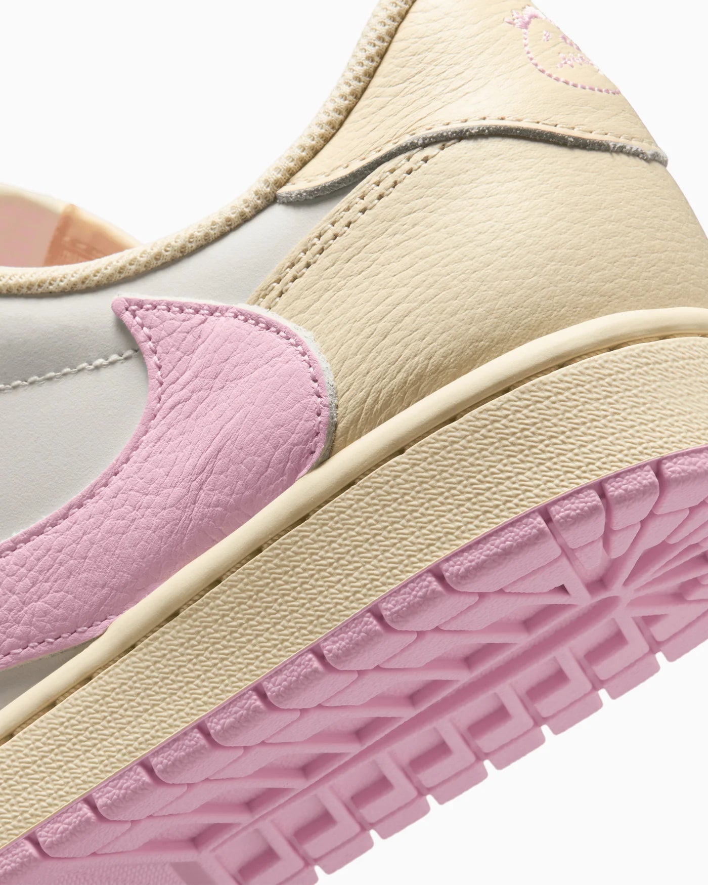 Jordan 1 Retro Low OG SP Travis Scott Shy Pink