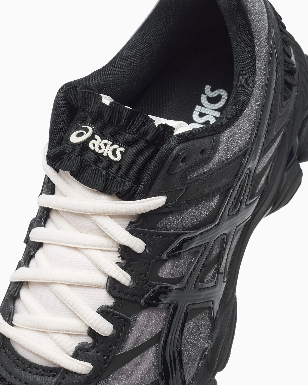 ASICS Gel Cumulus 16 Griff Black White