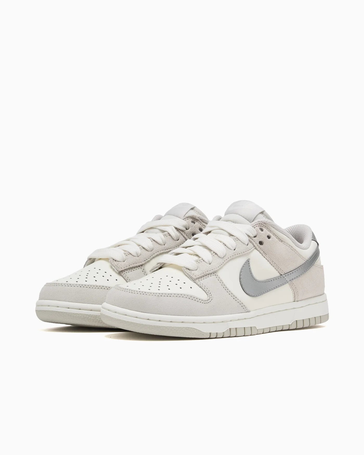 Nike Dunk Low Silver Swoosh (para mujer)