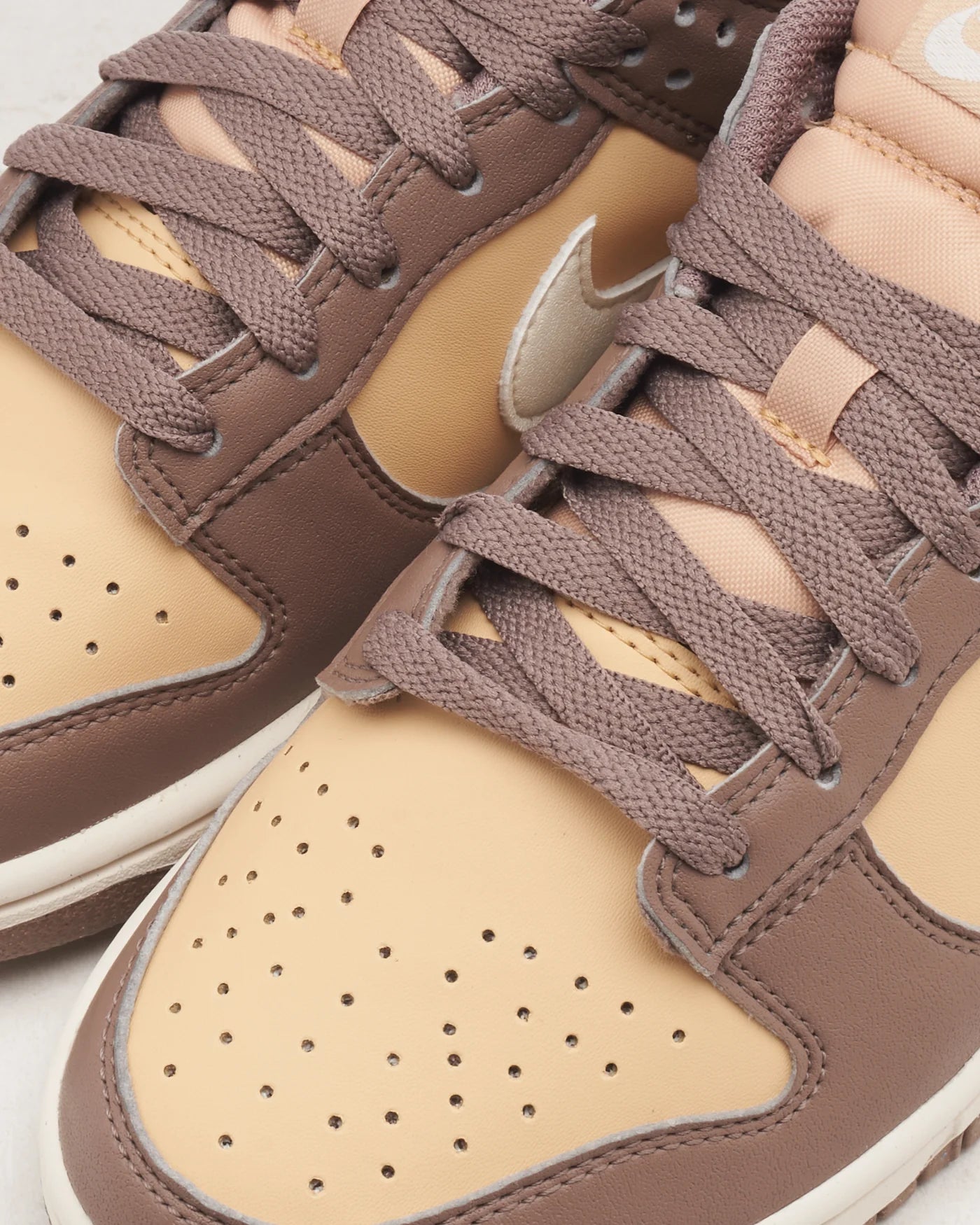 Nike Dunk Low Next Nature Mink Brown Sesame (para mujer)