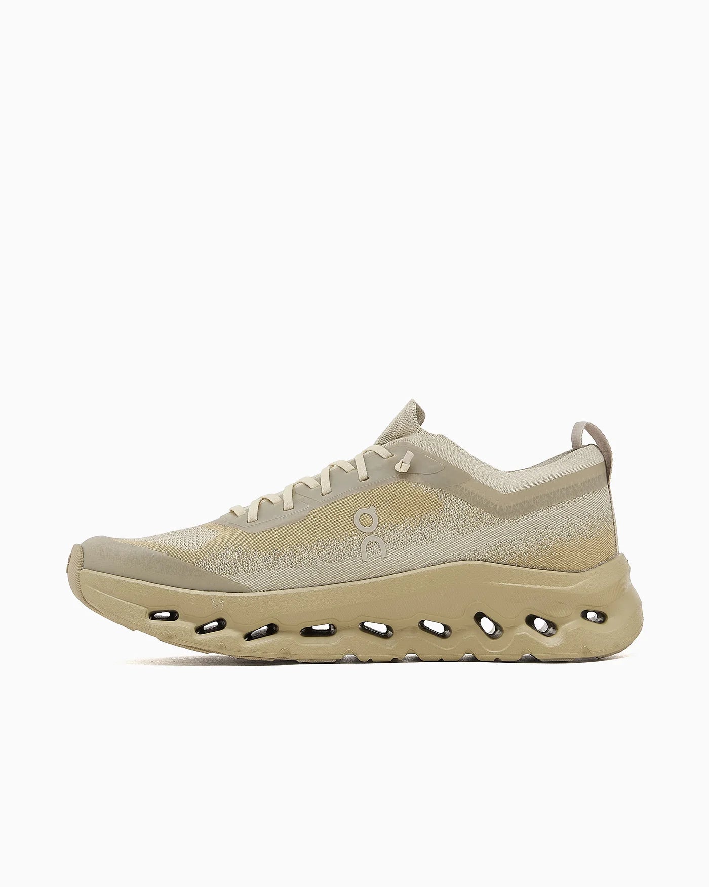 On Running Cloudtilt Moon Zendaya Invierno Kasha