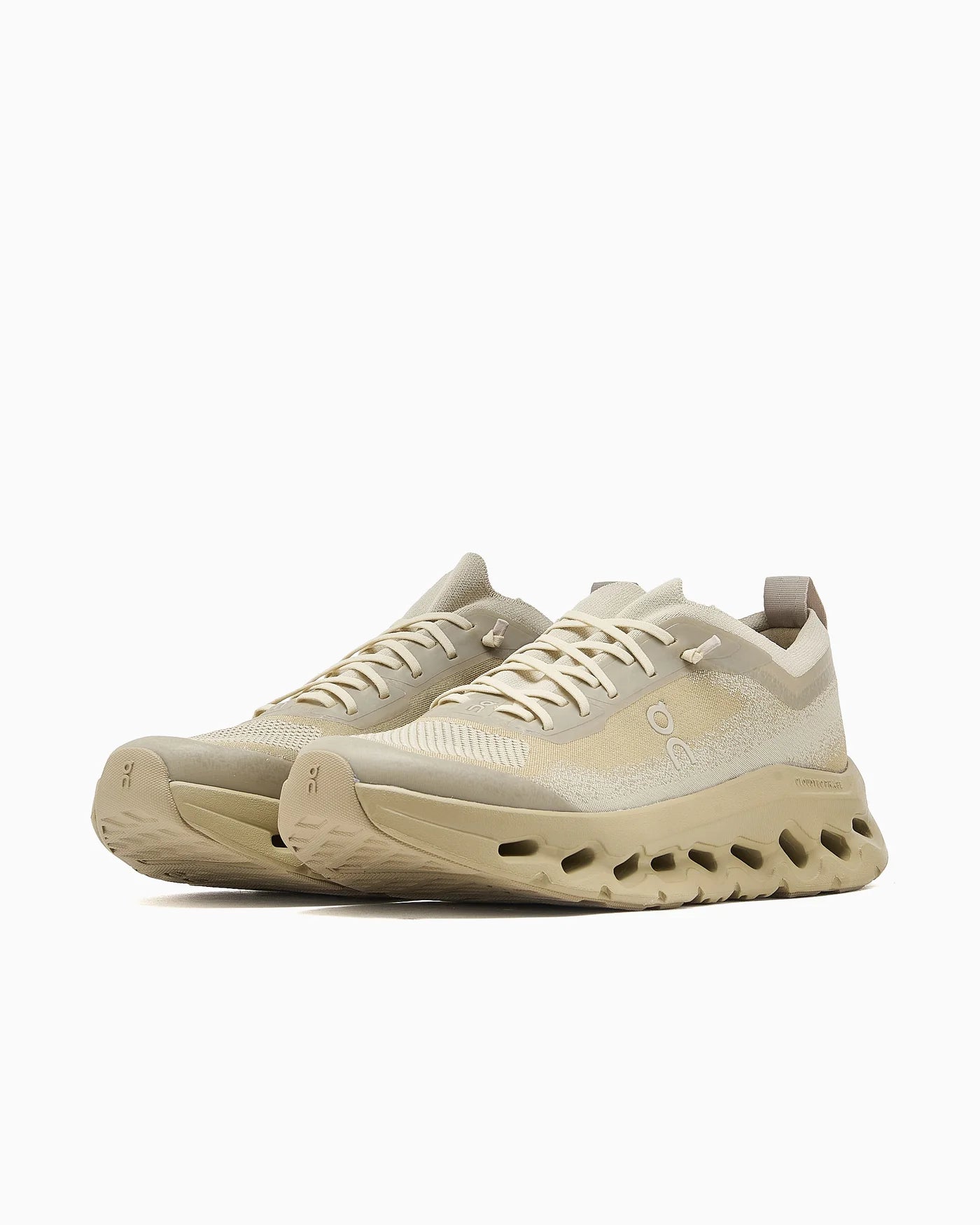 On Running Cloudtilt Moon Zendaya Invierno Kasha