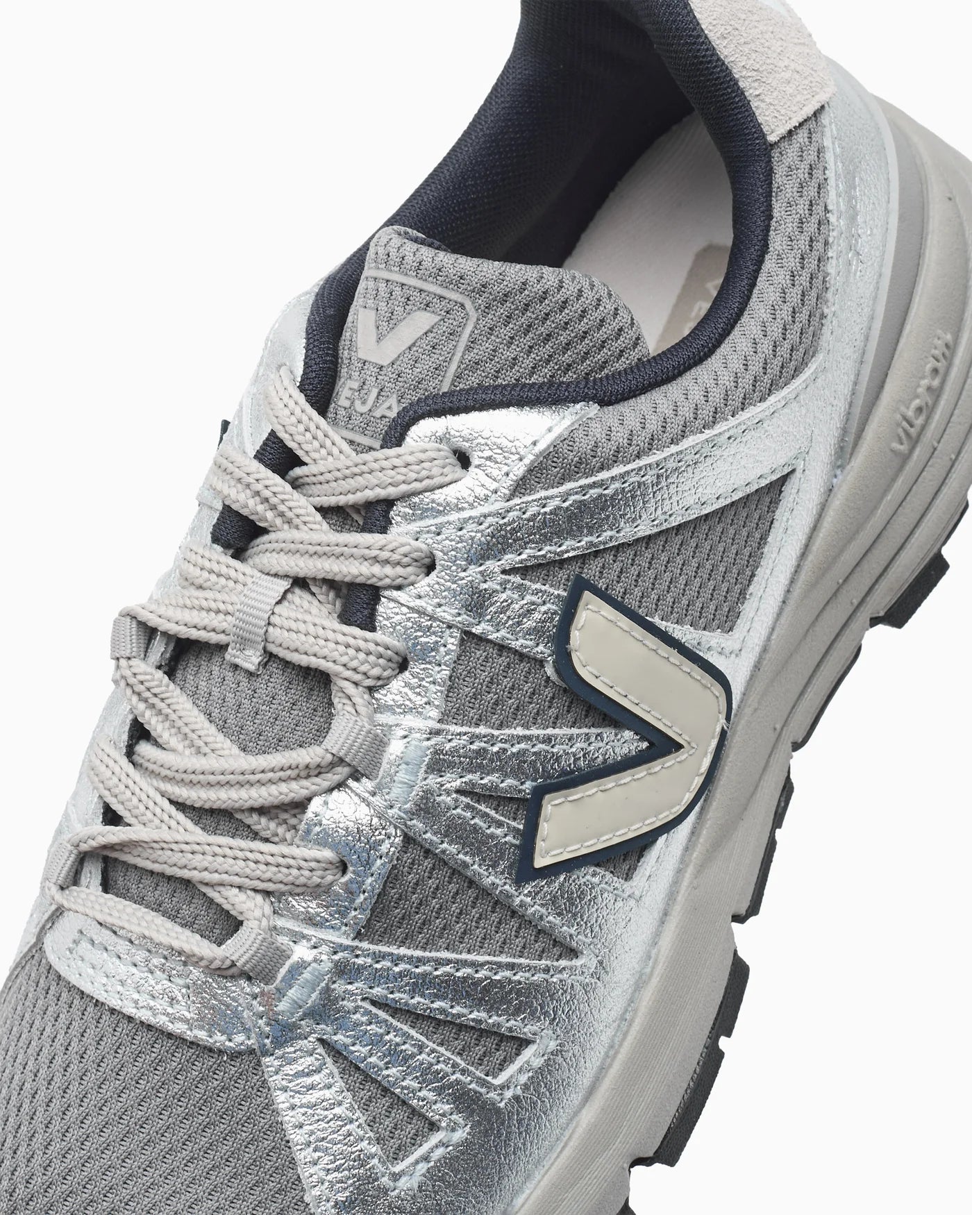 Veja Salar Vibram