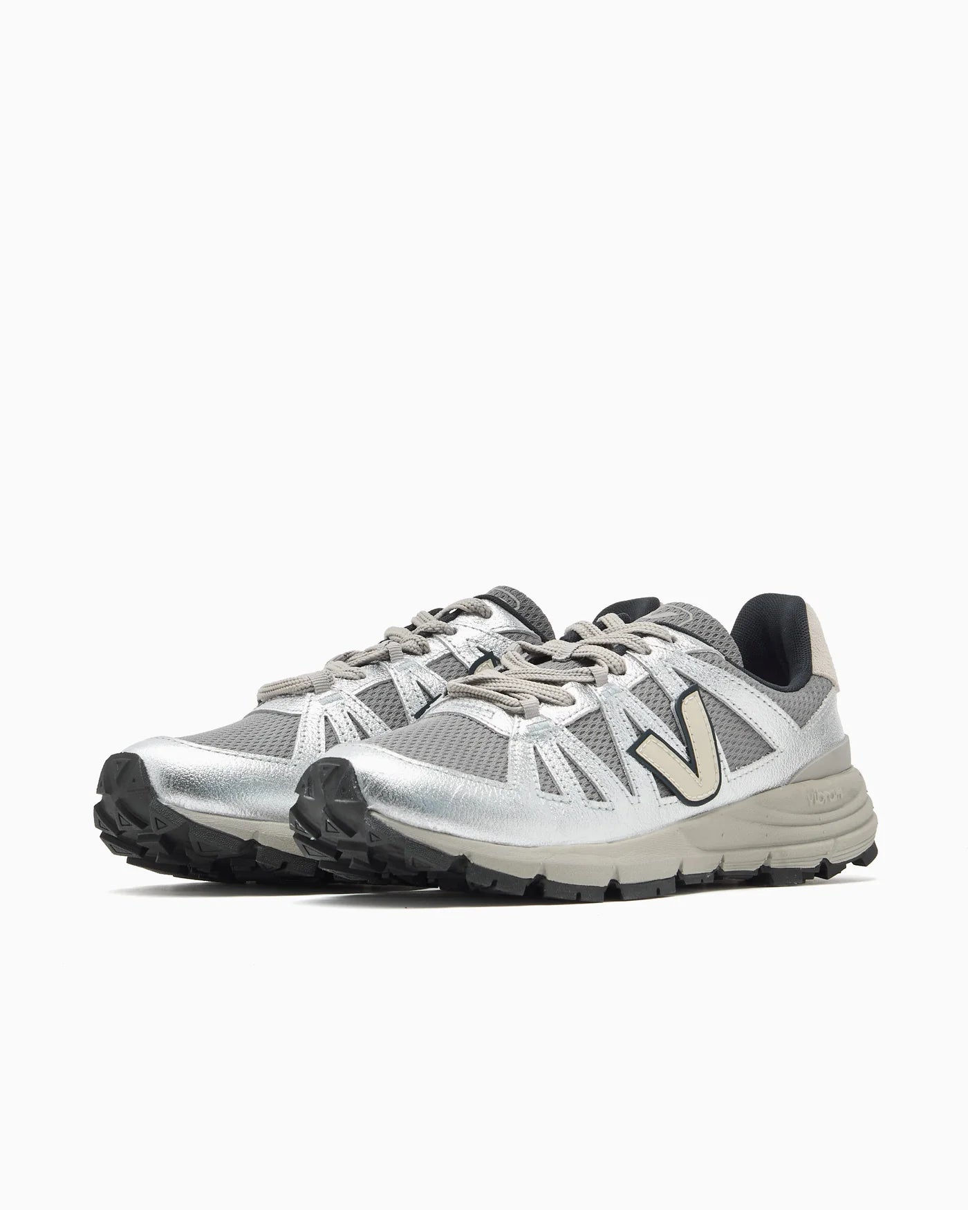 Veja Salar Vibram