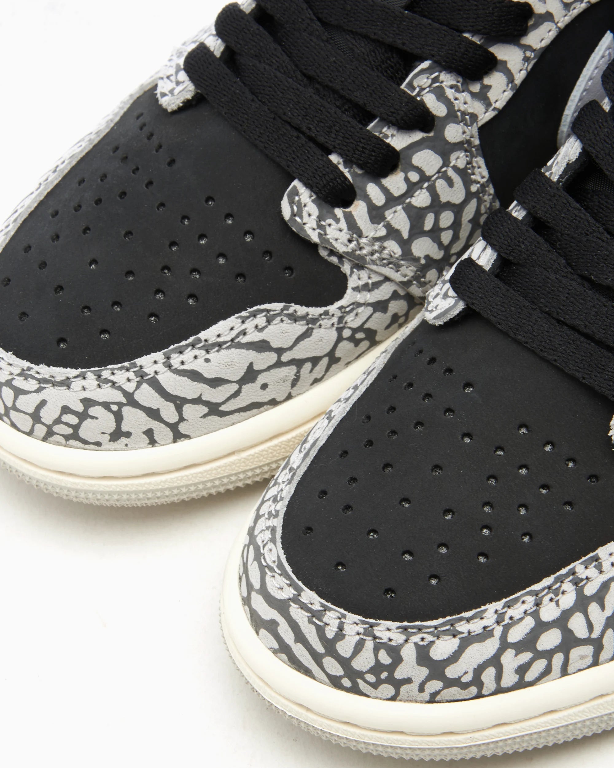 Air Jordan 1 Retro Low OG "Black Cement"